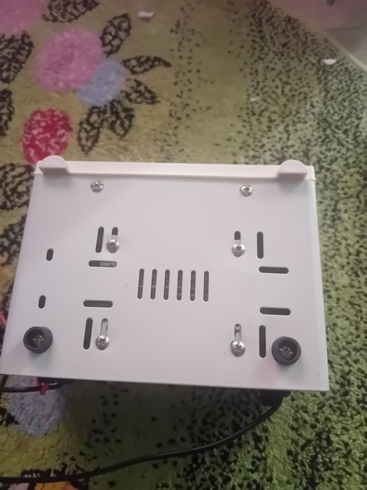 Vând redresor auto aproape nou, foarte puțin folosit!