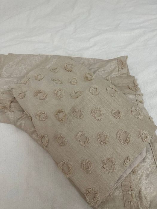 Продам одеяла, постельное белье в хорошем состоянии.