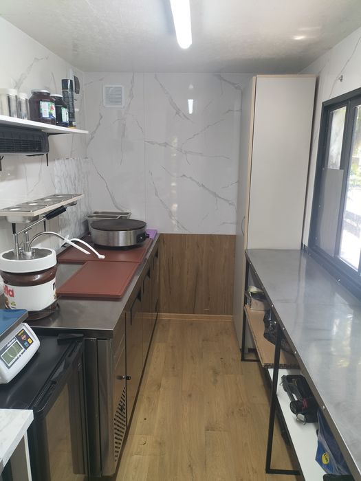 Vând rulota food truc