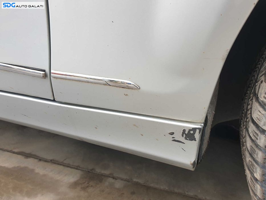Aripa Dreapta Fata cu Imperfectiuni Mercedes Clasa C Class W204 2007 - 2014 Culoare C775 Iridium Silver Metallic [K1537]