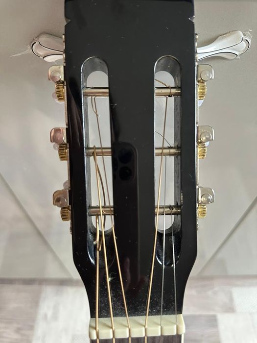 Продам гитару. Новую