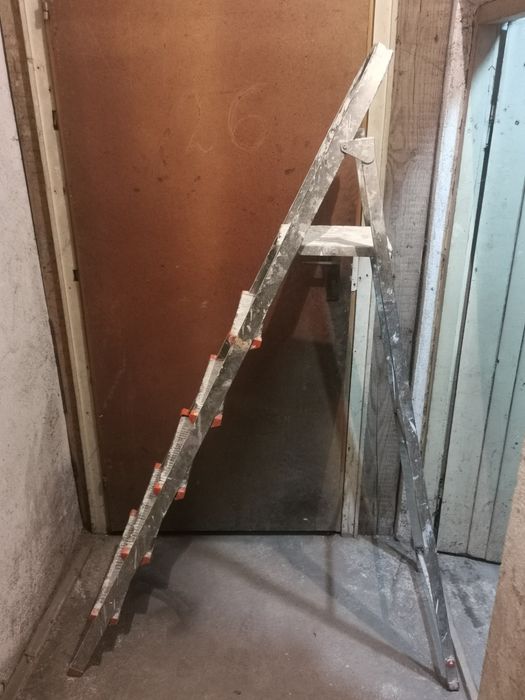 Стълба 185 см 56 стъпала.