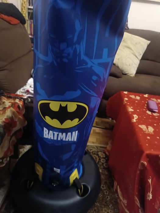 Боксова круша с ръкавици