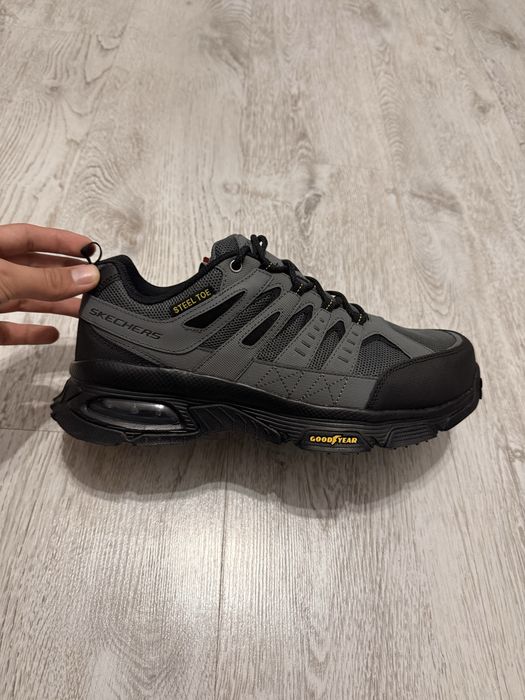 Новые кроссовки для стройки Skechers