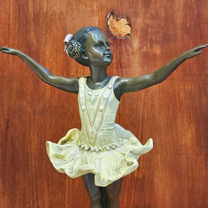 Бронзова скулптура на балерина по модел на Preiss