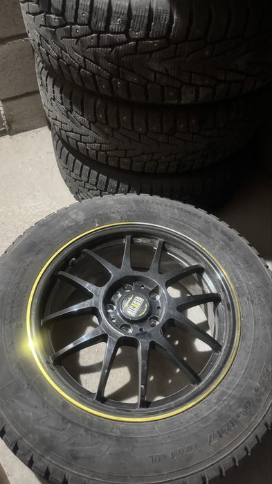 225/65R17 комплект зимних шин с дисками