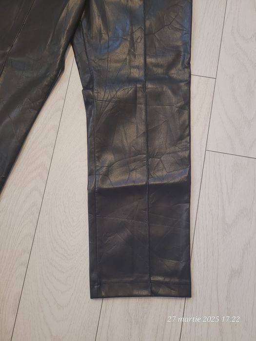 Pantaloni piele noi