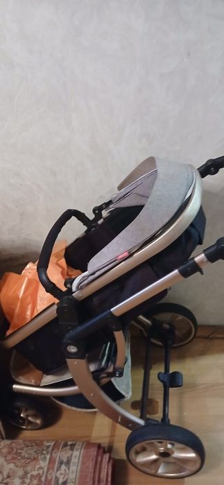 Продам срочно коляску 3 в 1