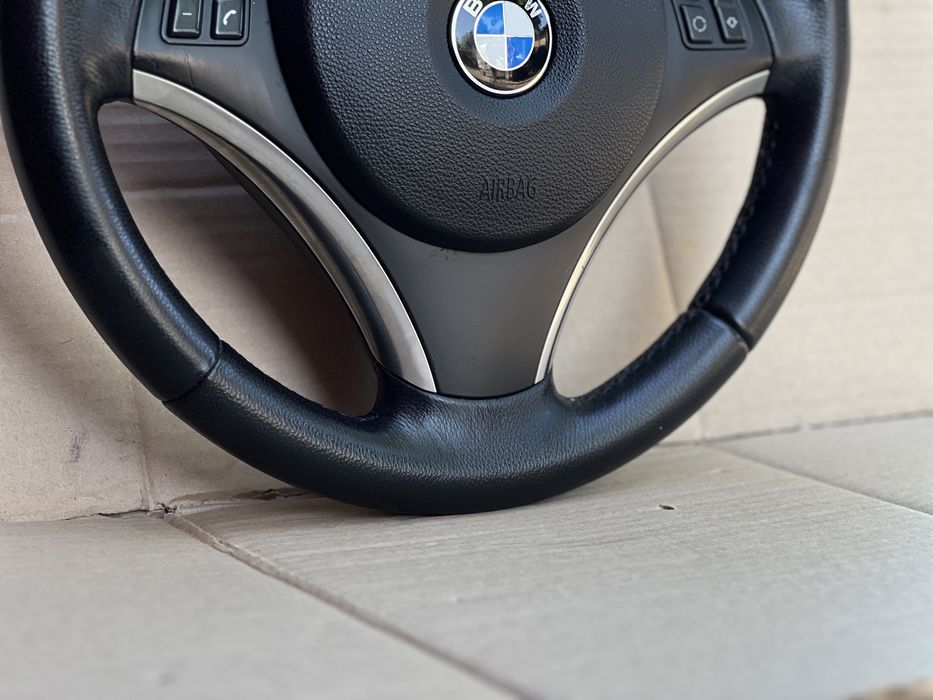 Bmw e90,e91,e92,Е87 SportLine волан с Пера в много добро състояние.