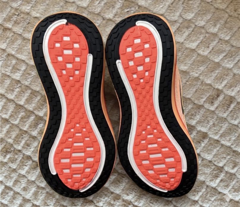 Adidasi Nike ZoomX