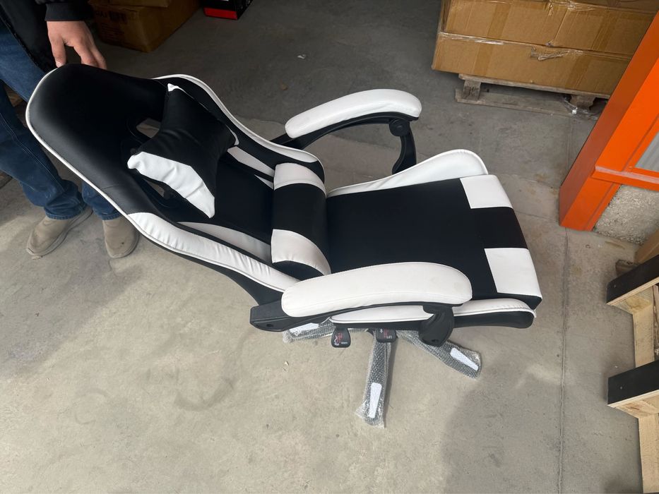 Геймърски стол с масаж и поставка за крака