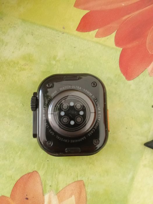 Продавам НЕРАБОТЕЩ смарт часовник (за части)