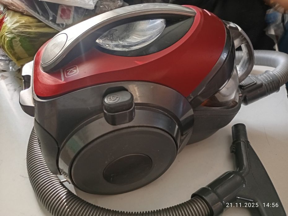 Пылесос на запчасти.