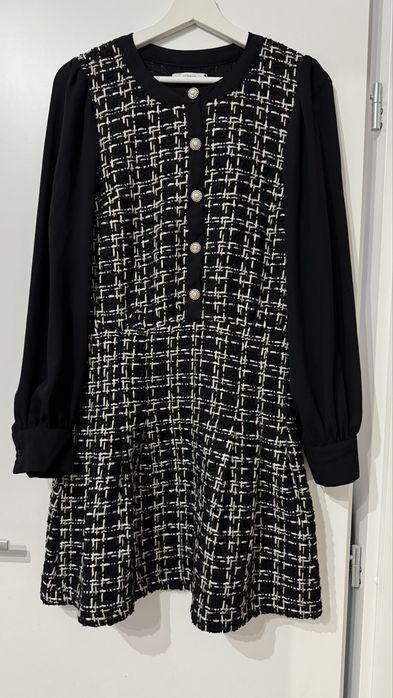 Рокля от туид - Reserved