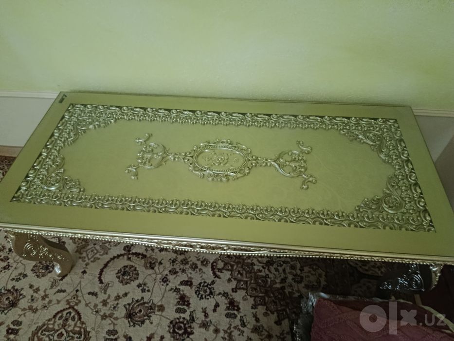 Divan stol yaxshi xolatta