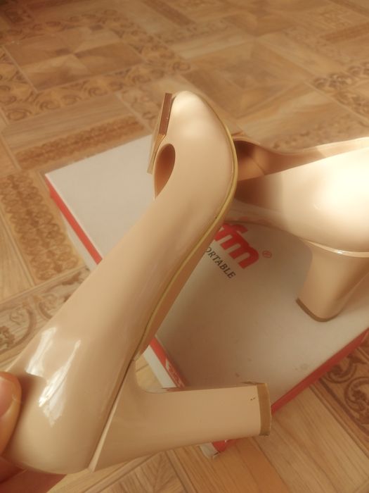 Туфли на каблуке