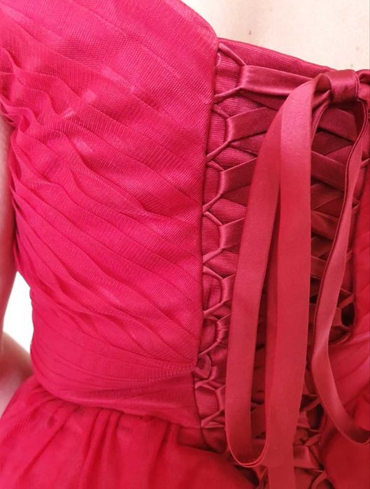 Елегантна рокля за официални поводи