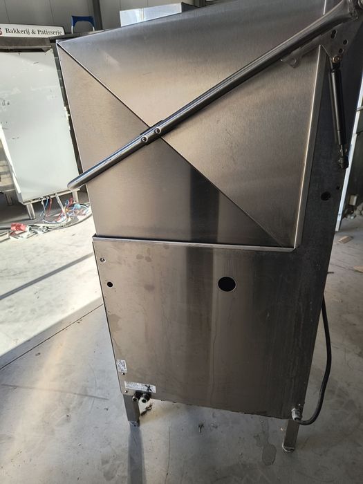 Конзолна съдомиялна за чаши и чинии