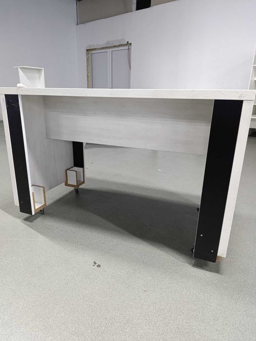 Масивно бюро - с колела 130/60/85