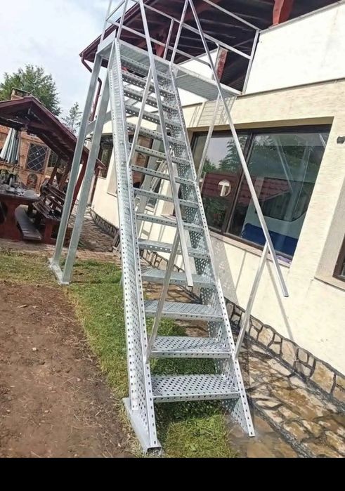 „Vândem scări metalice galvanizate , personalizate la dimensiunea dori