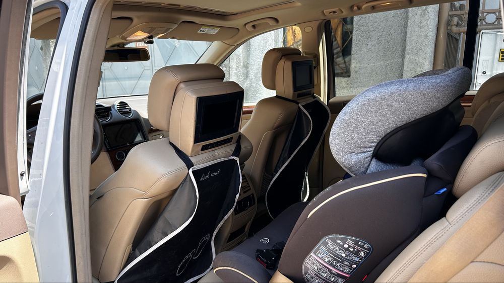 Mercedes GL 7 locuri model SUA