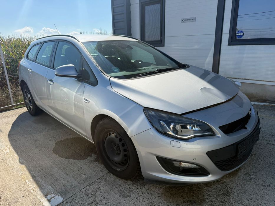 Dezmembrez Opel astra j facelift 2014 break Argintiu - GAN (176) 1.6 cdti B16DTL volan stanga