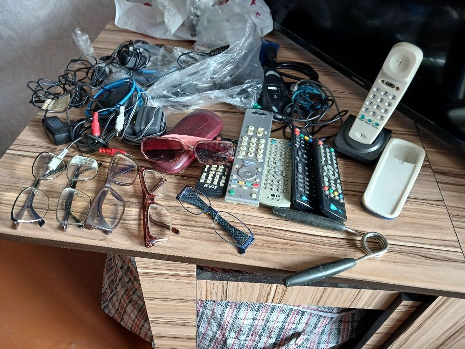 Продам пульты,очки много другон