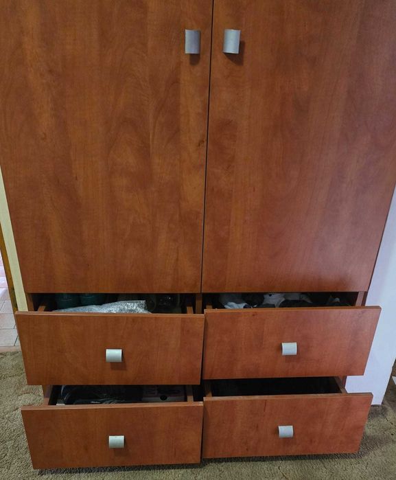 Dulap 2 usi foarte incapator, culoare cires, pal