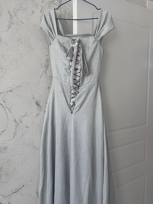 Блестящее вечернее платье