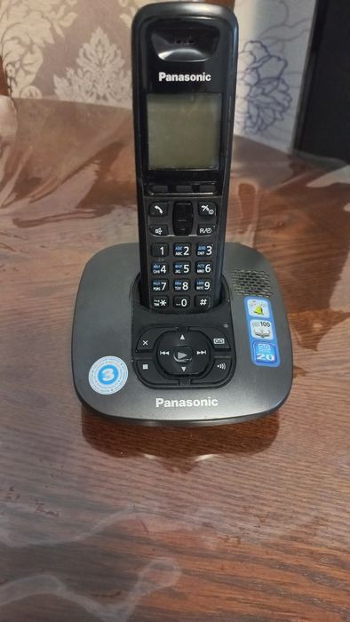 Радиотелефон и стационарный  телефон