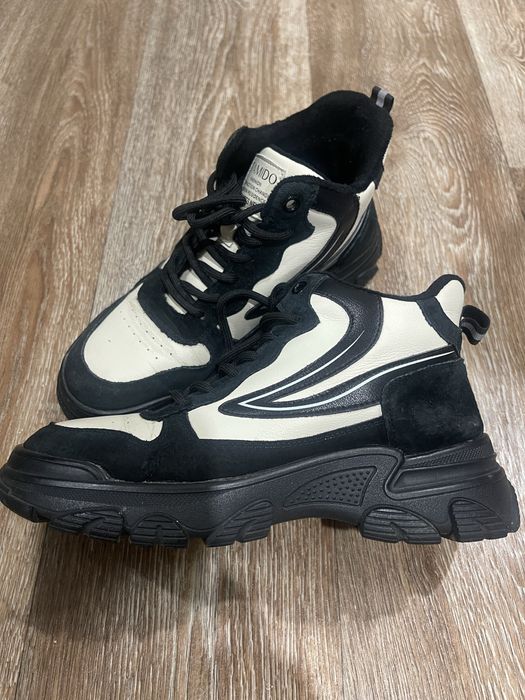 Продам ботинки женские