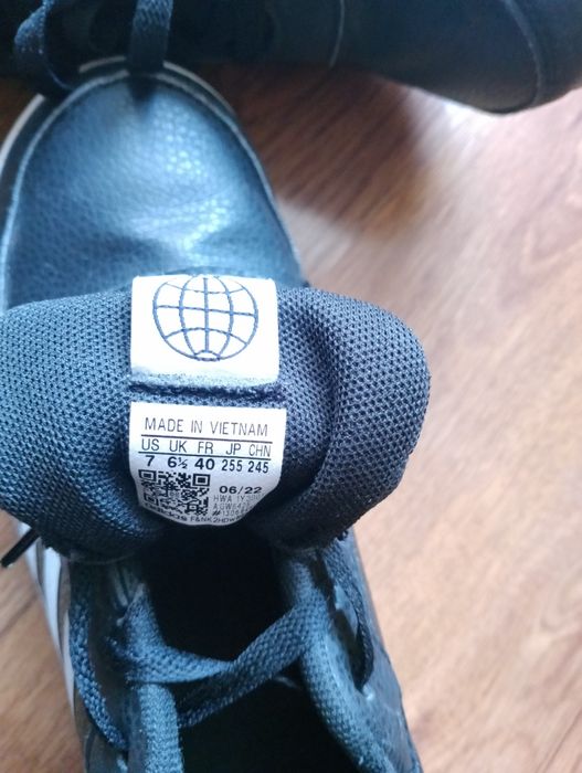 Продавам маратонки адидас