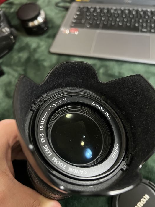 Obiectiv + parasolar Canon EFS 18-135mm F3.5-F5.6