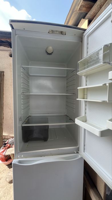 Холодилник б/у     Атлант