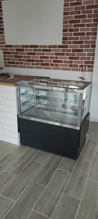 Кондитерский холодильник, витринный холодильник