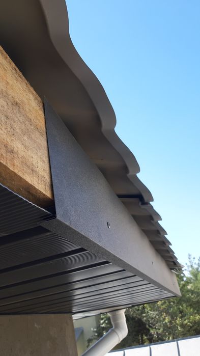 Крыша. Сайдинг водосток. Карниз