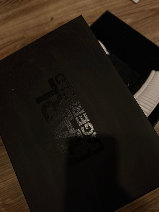 Кецове Karl Lagerfeld като нови