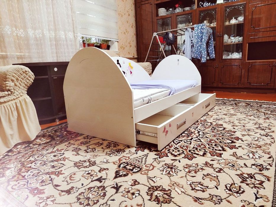 Продам детскую кроватку