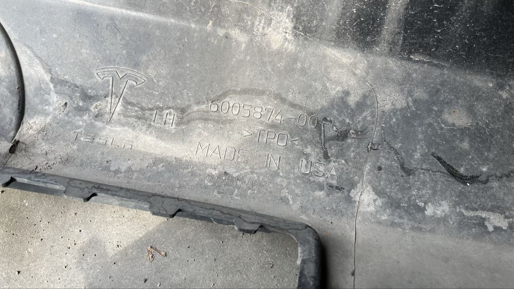 Tesla S 12- ляв праг