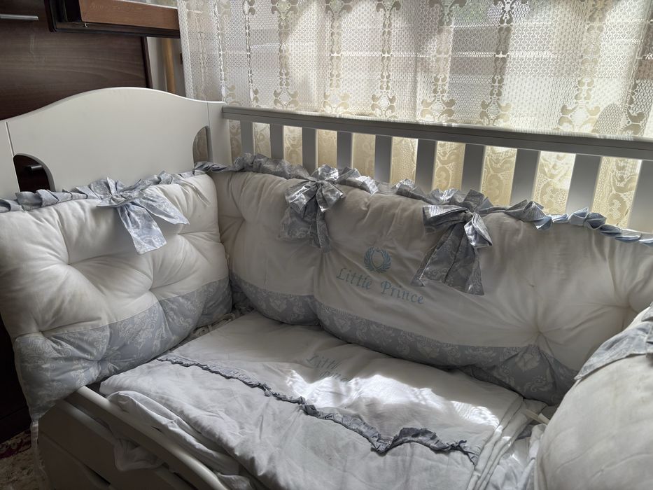 Pătuț pentru bebe cu saltea de bambus, baldachin si perne de protectie