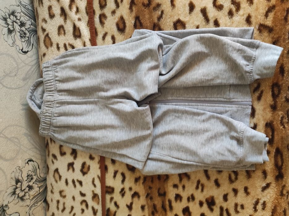 Продам детский спортивный костюм