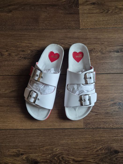 Moschino чехли N41 и Chanel N40 сникърси