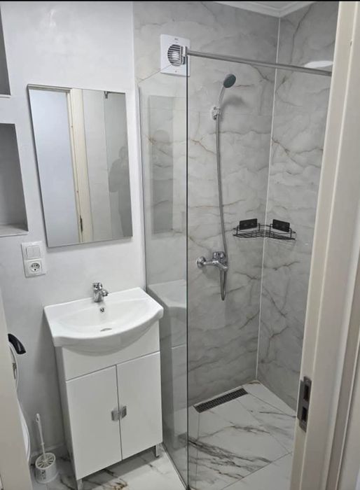 Închiriez apartament
