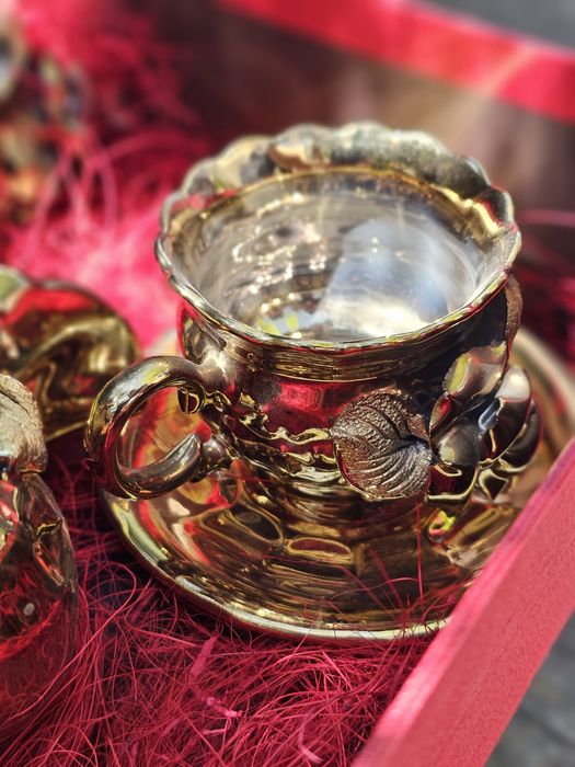 Бутикови златни чаши за чай и кафе