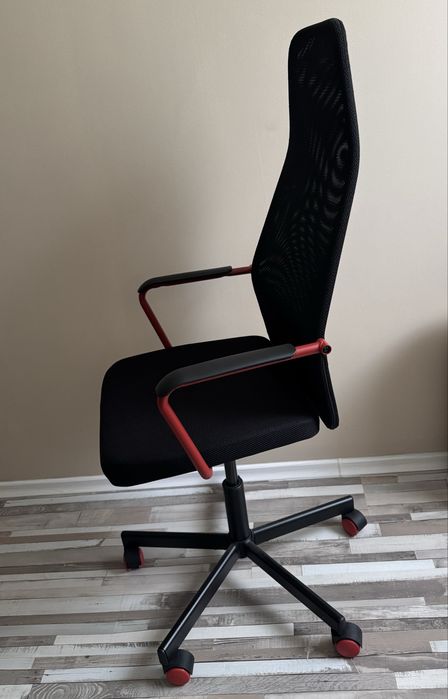 Въртящ се офис стол