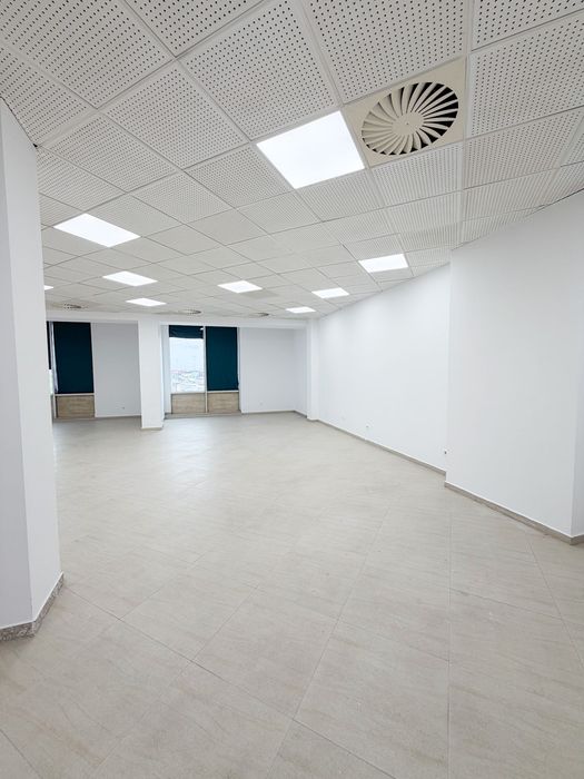 DE ÎNCHIRIAT – Spațiu Comercial / Birouri Voluntari – 150 MP