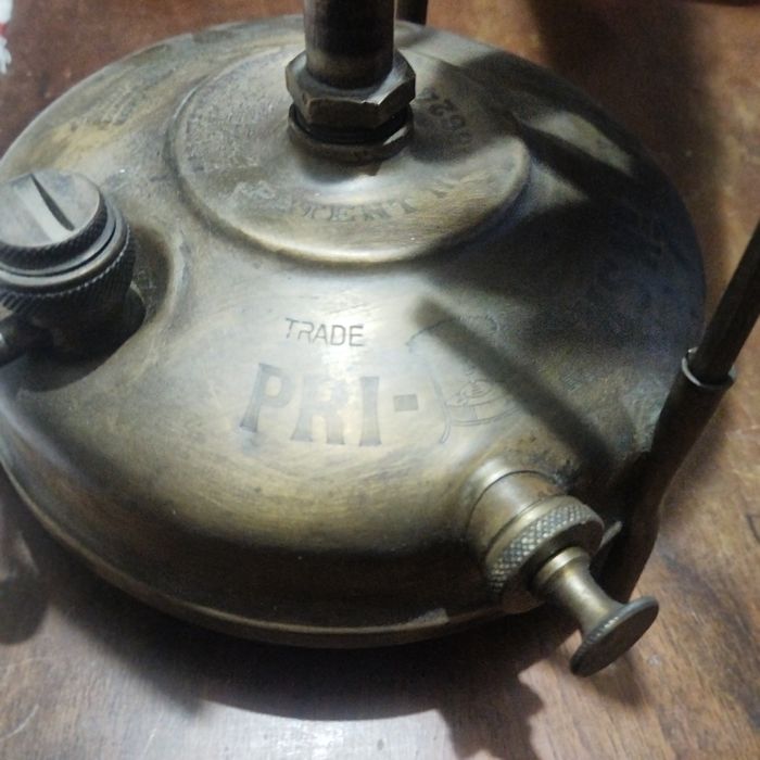 Lampa pe gaz .     .