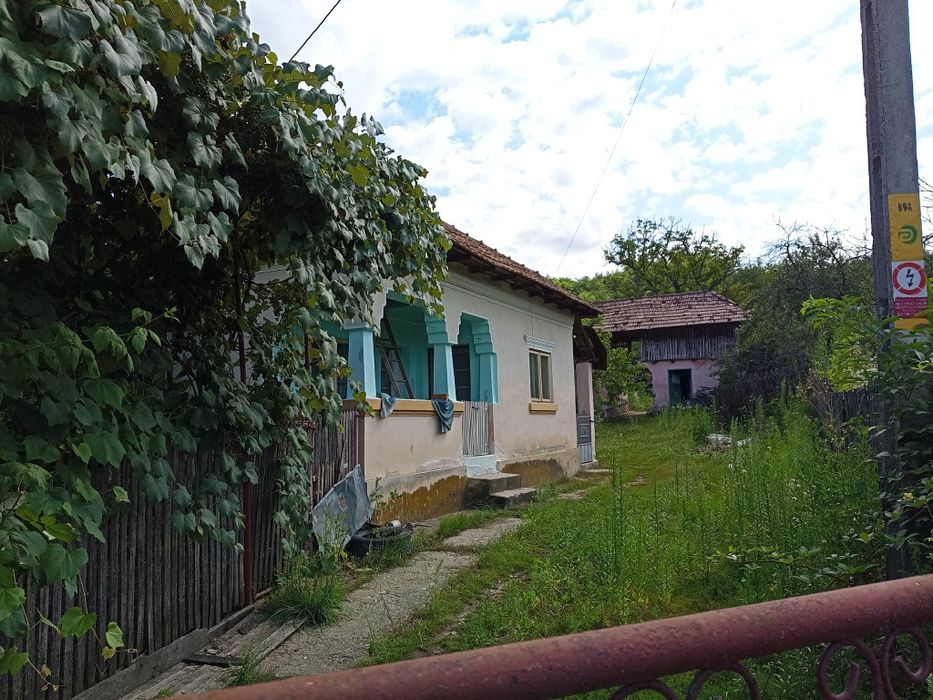 Casa de vânzare ..