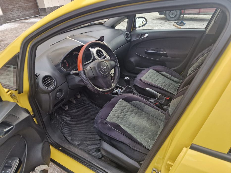 Опель Корса Д 2008г