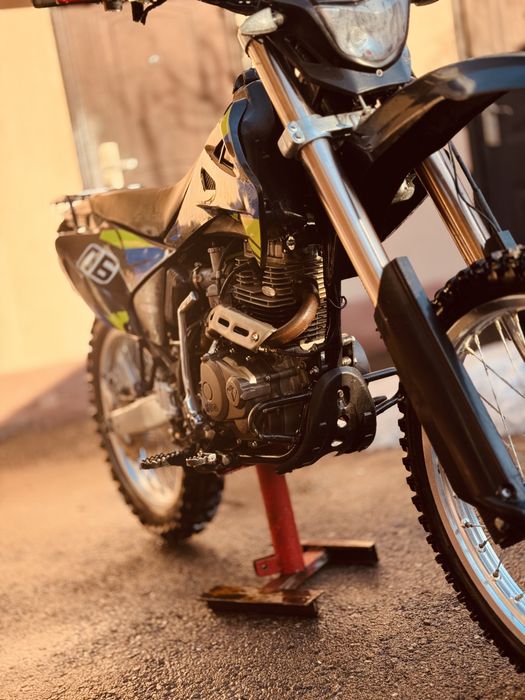 Мотоцик эндуро 06